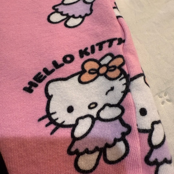 H&M Sanrio Hello Kitty Matching Leggings and Sweatshirt Size 5T - Picture 5 of 6